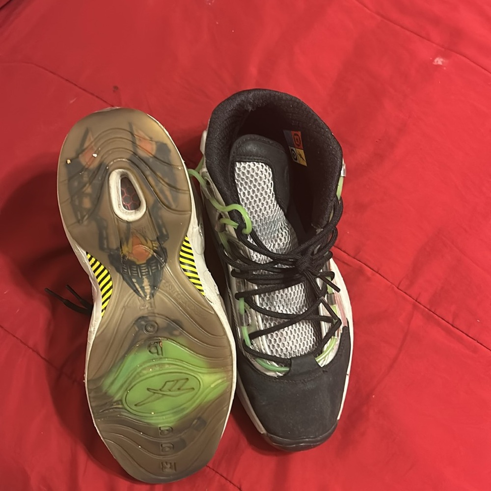 Minions x Reebok Question Mid - Picture 4 of 5